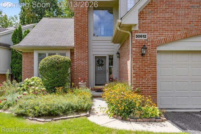 30612 SEQUOIA Circle, Farmington Hills, MI 48331