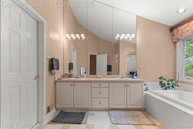 30612 SEQUOIA Circle, Farmington Hills, MI 48331