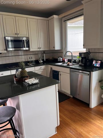 30612 SEQUOIA Circle, Farmington Hills, MI 48331