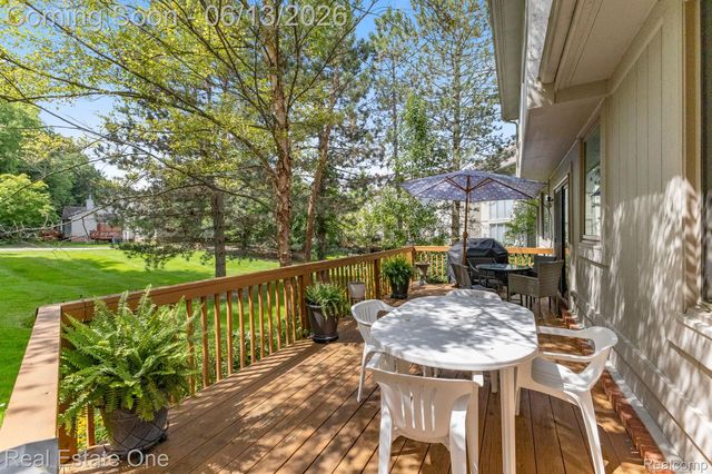 30612 SEQUOIA Circle, Farmington Hills, MI 48331