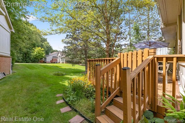 30612 SEQUOIA Circle, Farmington Hills, MI 48331