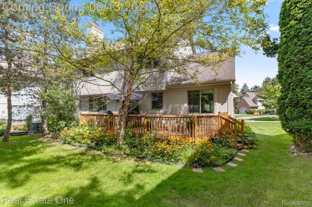 30612 SEQUOIA Circle, Farmington Hills, MI 48331