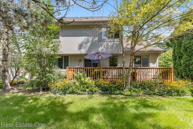 30612 SEQUOIA Circle, Farmington Hills, MI 48331