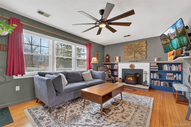 24 Linda Place, Fishkill, NY 12524