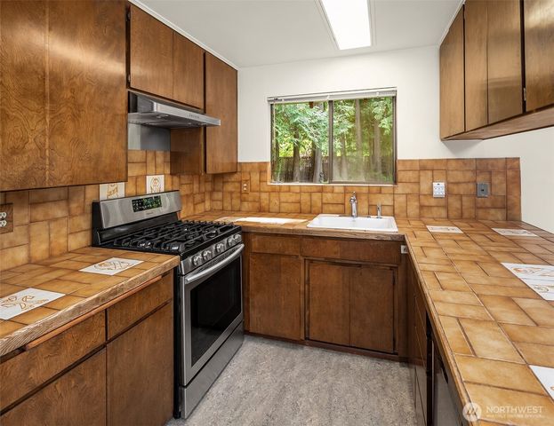 5709 80th Avenue SE, Mercer Island, WA 98040