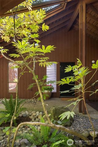 5709 80th Avenue SE, Mercer Island, WA 98040
