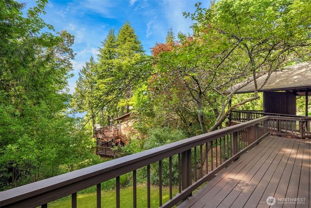 5709 80th Avenue SE, Mercer Island, WA 98040
