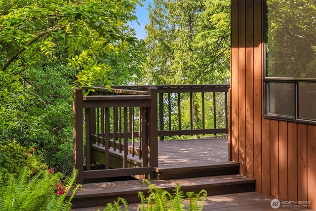 5709 80th Avenue SE, Mercer Island, WA 98040