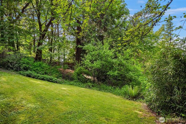 5709 80th Avenue SE, Mercer Island, WA 98040