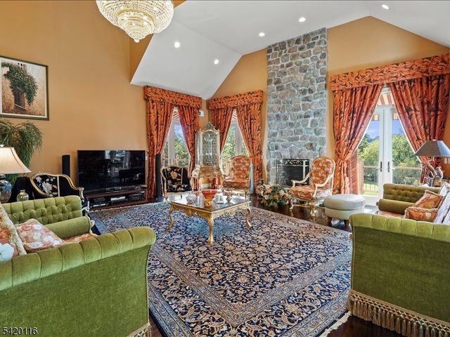 406 Caruso Ct, Branchburg Twp., NJ 08853