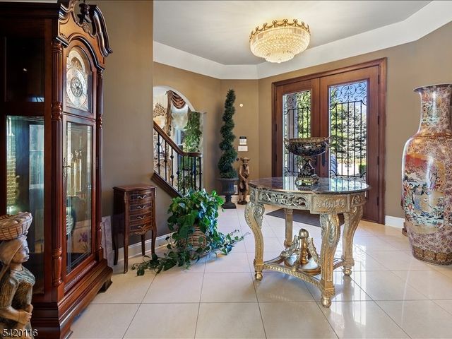 406 Caruso Ct, Branchburg Twp., NJ 08853