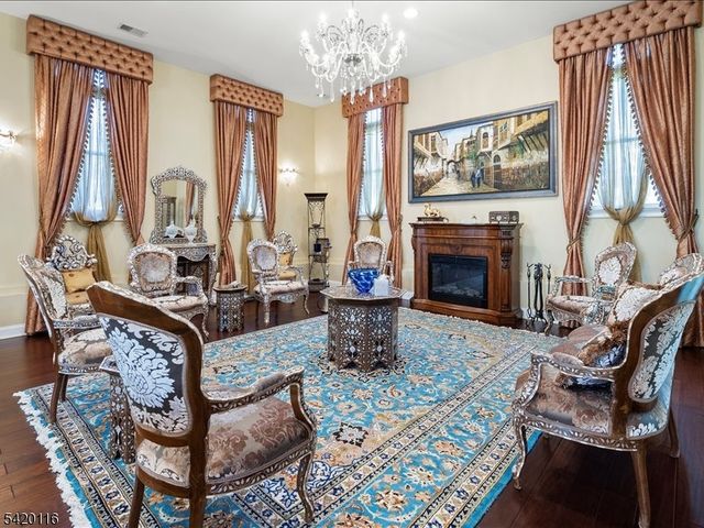 406 Caruso Ct, Branchburg Twp., NJ 08853