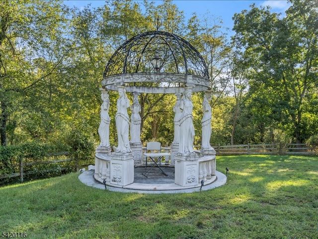 406 Caruso Ct, Branchburg Twp., NJ 08853