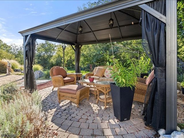 406 Caruso Ct, Branchburg Twp., NJ 08853
