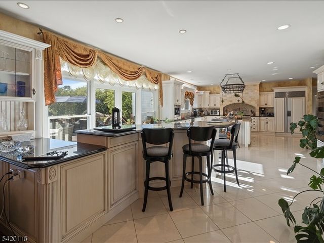 406 Caruso Ct, Branchburg Twp., NJ 08853
