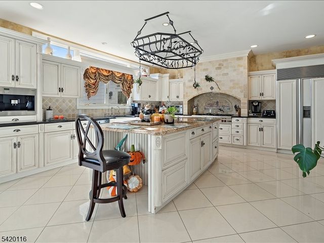 406 Caruso Ct, Branchburg Twp., NJ 08853