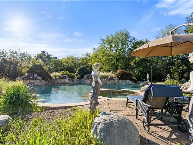 406 Caruso Ct, Branchburg Twp., NJ 08853