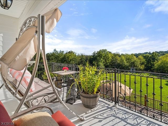 406 Caruso Ct, Branchburg Twp., NJ 08853