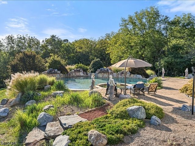 406 Caruso Ct, Branchburg Twp., NJ 08853
