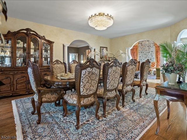 406 Caruso Ct, Branchburg Twp., NJ 08853