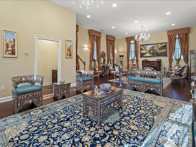 406 Caruso Ct, Branchburg Twp., NJ 08853