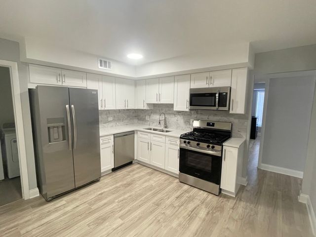 121 S Spruce Avenue 103, Wood Dale, IL 60191