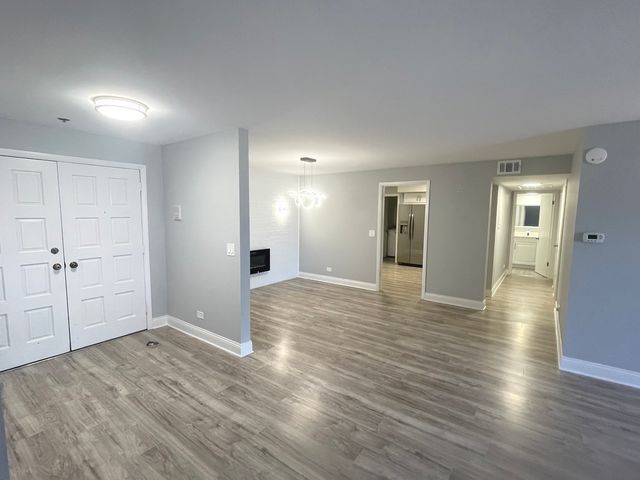 121 S Spruce Avenue 103, Wood Dale, IL 60191