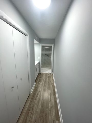 121 S Spruce Avenue 103, Wood Dale, IL 60191