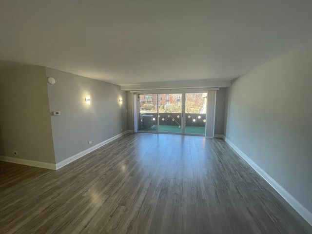 121 S Spruce Avenue 103, Wood Dale, IL 60191