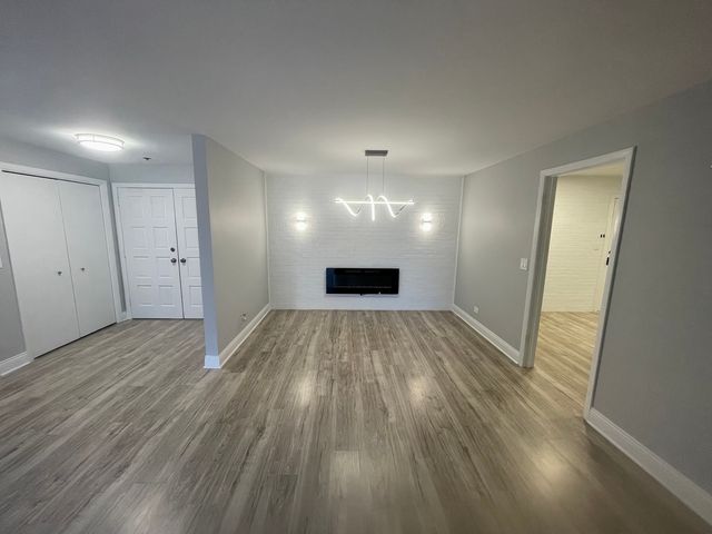 121 S Spruce Avenue 103, Wood Dale, IL 60191