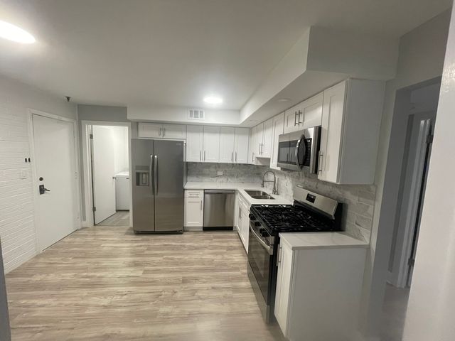 121 S Spruce Avenue 103, Wood Dale, IL 60191