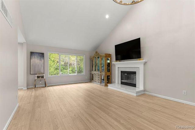 7978 Hoffman Drive, Waterford, MI 48327