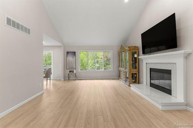7978 Hoffman Drive, Waterford, MI 48327