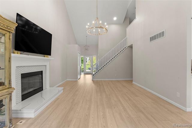 7978 Hoffman Drive, Waterford, MI 48327