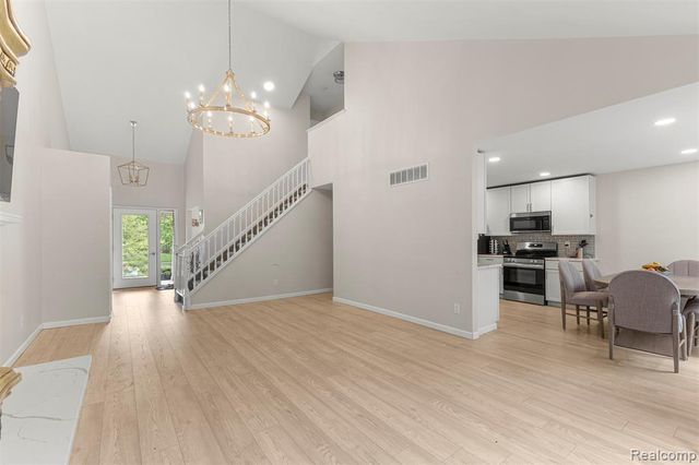 7978 Hoffman Drive, Waterford, MI 48327