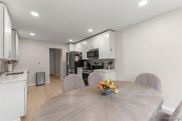 7978 Hoffman Drive, Waterford, MI 48327