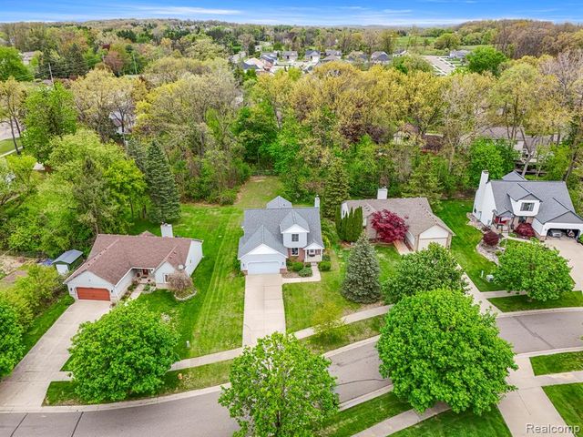 7978 Hoffman Drive, Waterford, MI 48327