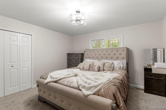7978 Hoffman Drive, Waterford, MI 48327