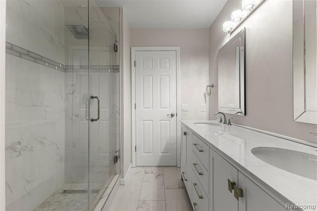 7978 Hoffman Drive, Waterford, MI 48327