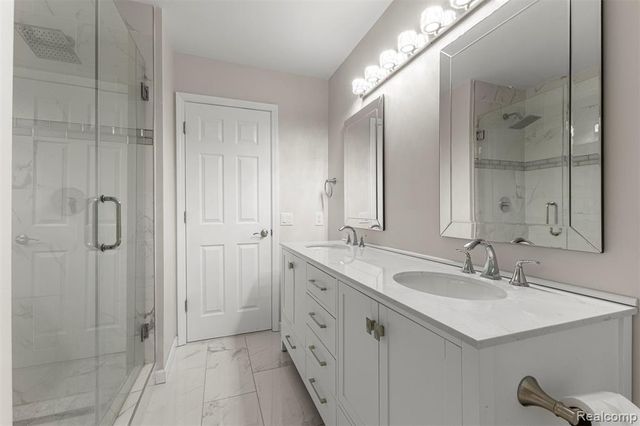 7978 Hoffman Drive, Waterford, MI 48327