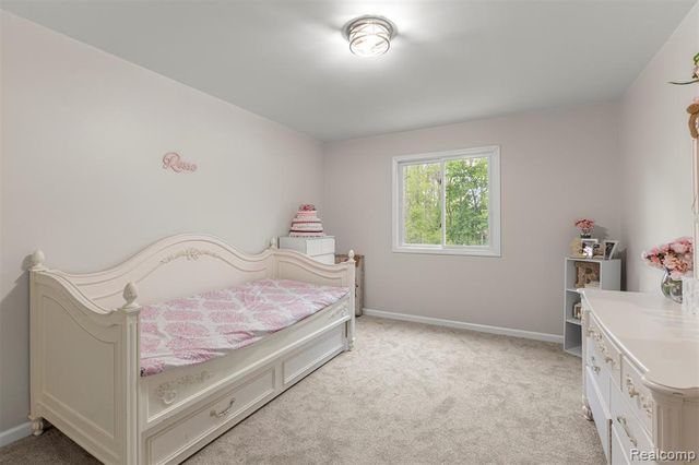 7978 Hoffman Drive, Waterford, MI 48327