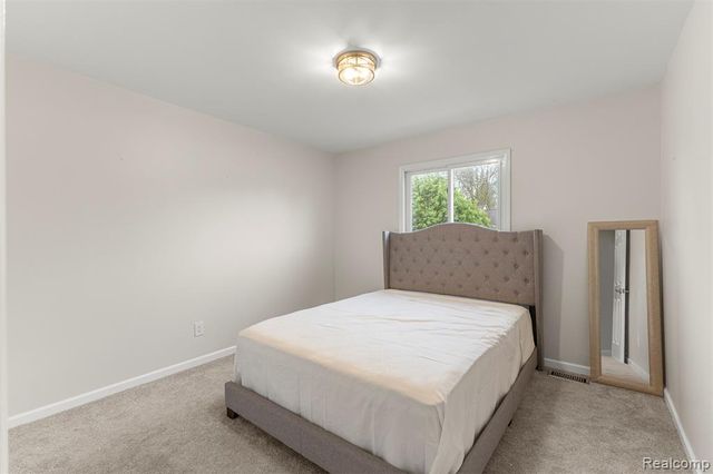 7978 Hoffman Drive, Waterford, MI 48327