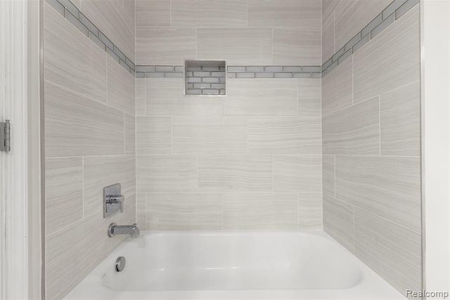 7978 Hoffman Drive, Waterford, MI 48327