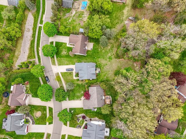 7978 Hoffman Drive, Waterford, MI 48327