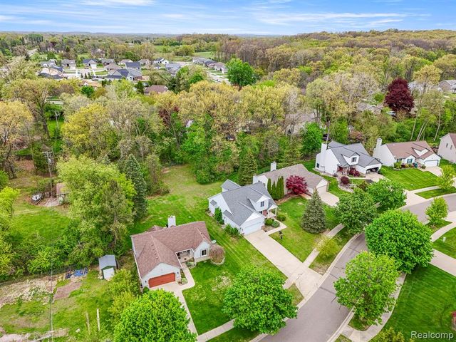 7978 Hoffman Drive, Waterford, MI 48327