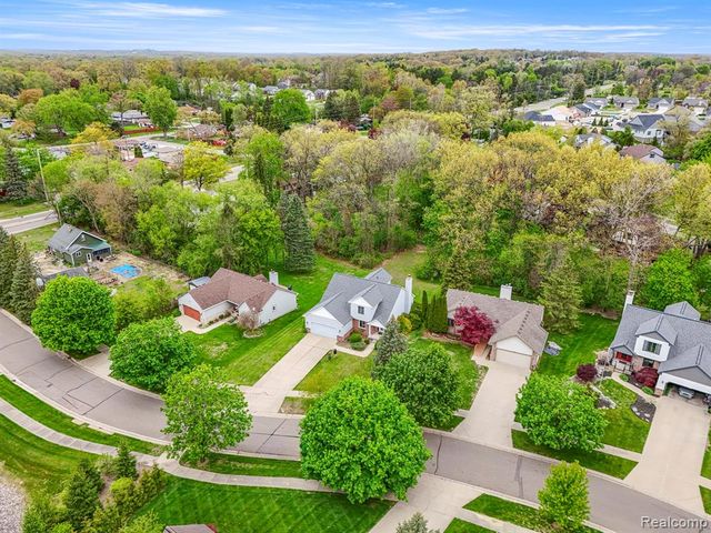 7978 Hoffman Drive, Waterford, MI 48327