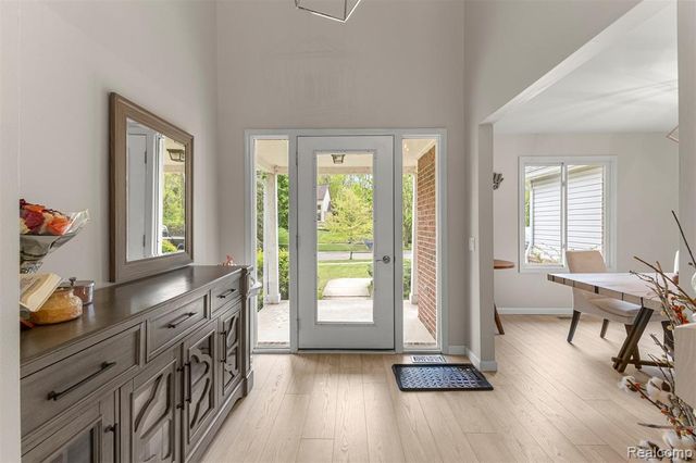 7978 Hoffman Drive, Waterford, MI 48327