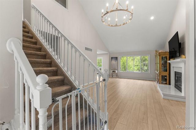 7978 Hoffman Drive, Waterford, MI 48327