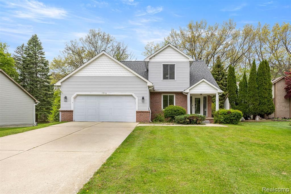 7978 Hoffman Drive, Waterford, MI 48327