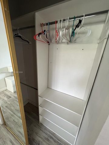 2825 NE 201st Ter M215, Aventura, FL 33180